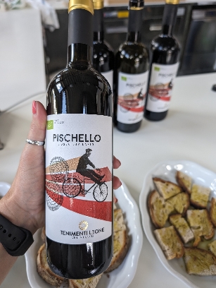 Tenimenti Leone, notevole cantina riconfermata nel 2024, foto di Cristina Santini, vino in degustazione