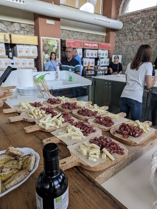 Tenimenti Leone, notevole cantina riconfermata nel 2024, foto di Cristina Santini, cibo e vino in degustazione