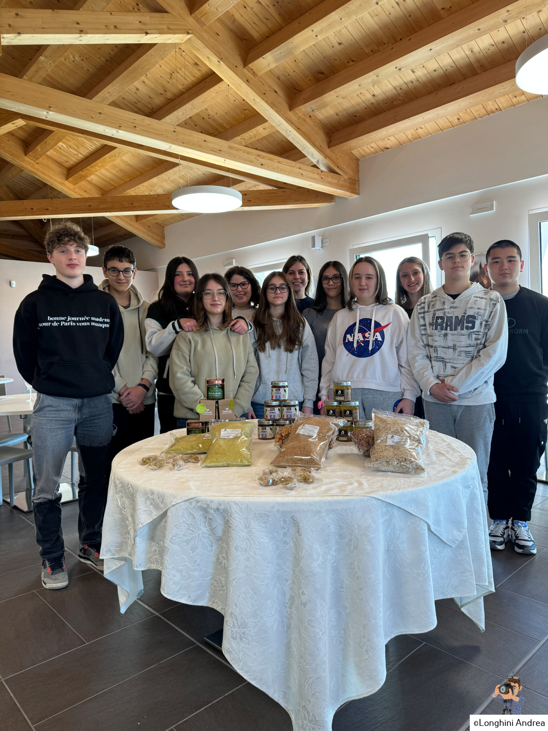 'A Ricchigia di Bronte 2024, pistacchio di grande qualità, foto di Andrea Longhini, gli studenti dell'Ipsia Asiago