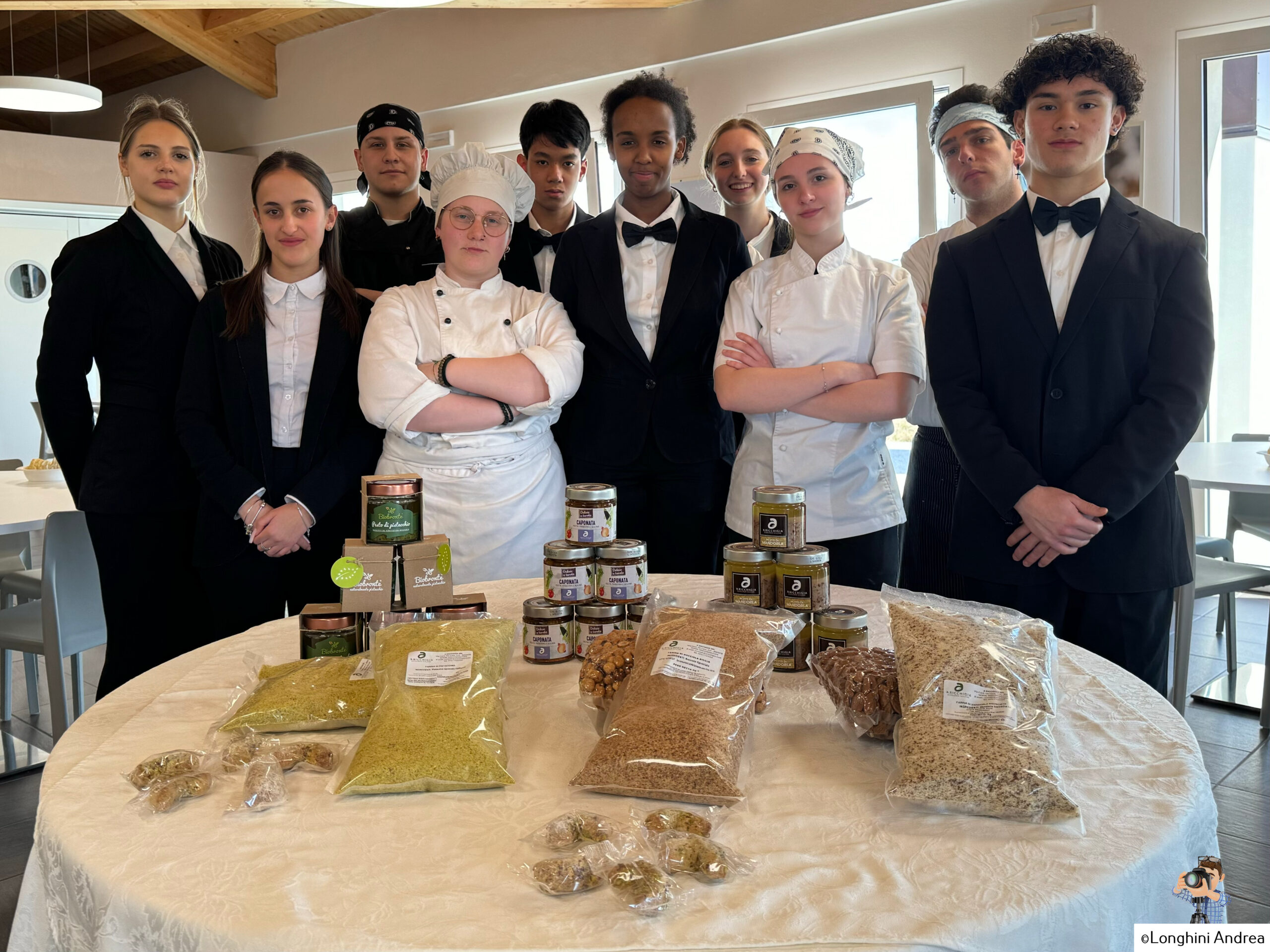 'A Ricchigia di Bronte 2024, pistacchio di grande qualità, foto di Andrea Longhini, gli studenti dell'Ipsia Asiago