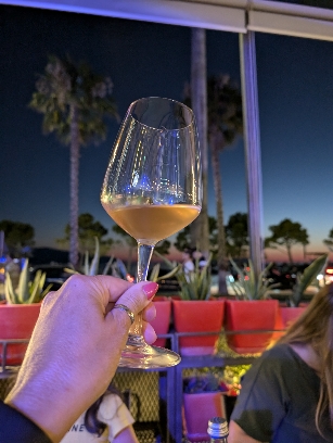 Ristorante Bujar e la Kantina Balaj 2024, sublime assaggio, foto dell'autrice, vino in abbinamento